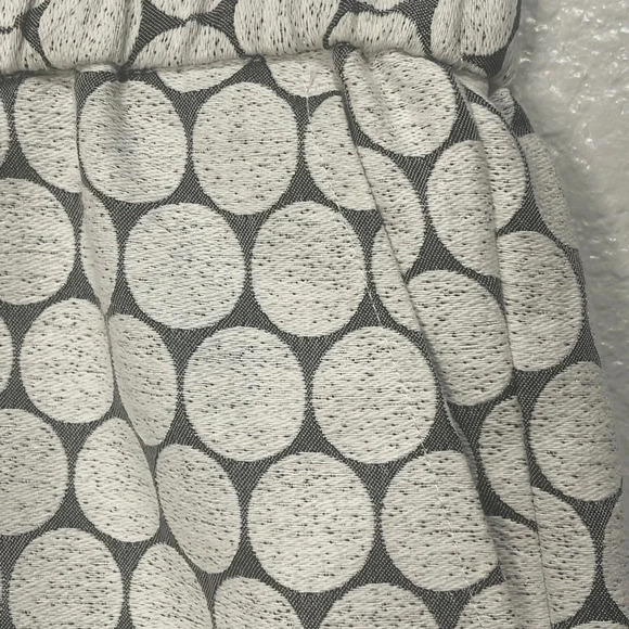 J.Crew Pull on Elastic Waist White & Silver Polka Dot Preppy Shorts Size 2 - Picture 2 of 5